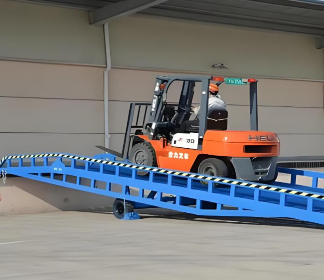 军垦路街道移动式卸货平台（叉车用）